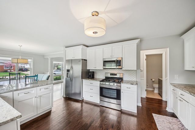 1407 N Highland Avenue, Arlington Heights, IL 60004