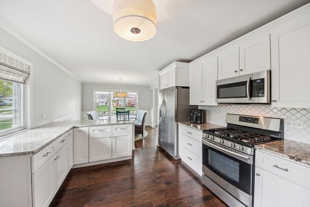 1407 N Highland Avenue, Arlington Heights, IL 60004