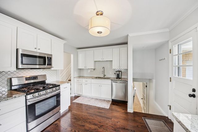 1407 N Highland Avenue, Arlington Heights, IL 60004