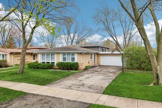 1407 N Highland Avenue, Arlington Heights, IL 60004