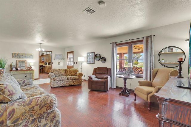 1826 E Iris Avenue, Hobart, OK 73651