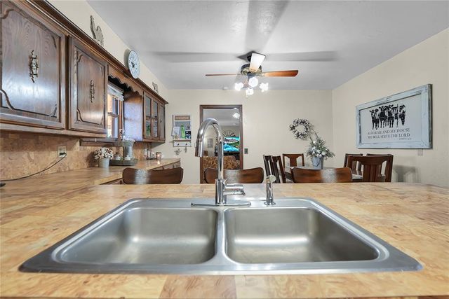 1826 E Iris Avenue, Hobart, OK 73651