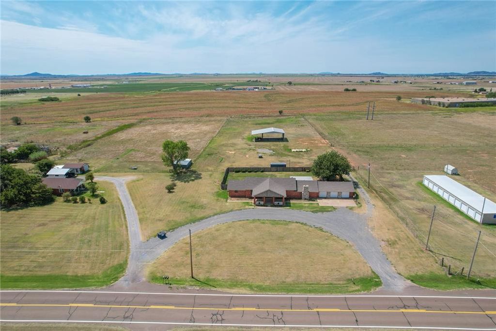1826 E Iris Avenue, Hobart, OK 73651