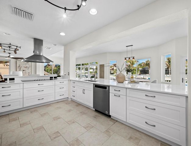 951 CONTENTO ST., Siesta Key, FL 34242