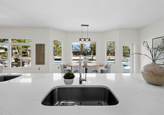 951 CONTENTO ST., Siesta Key, FL 34242