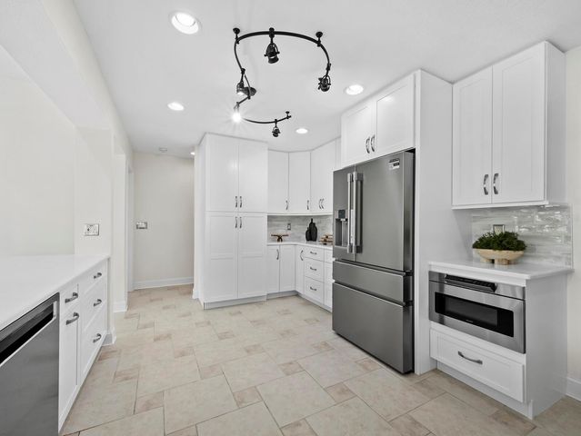 951 CONTENTO ST., Siesta Key, FL 34242