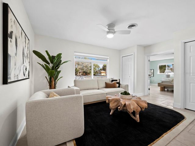 951 CONTENTO ST., Siesta Key, FL 34242