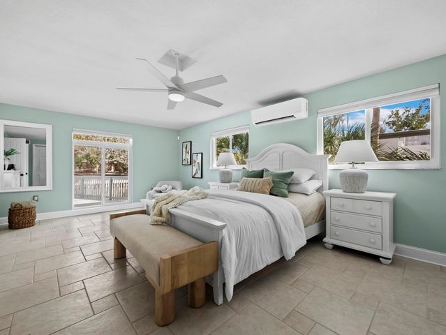 951 CONTENTO ST., Siesta Key, FL 34242