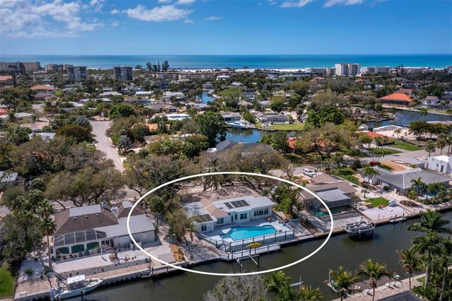 951 CONTENTO ST., Siesta Key, FL 34242
