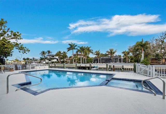 951 CONTENTO ST., Siesta Key, FL 34242