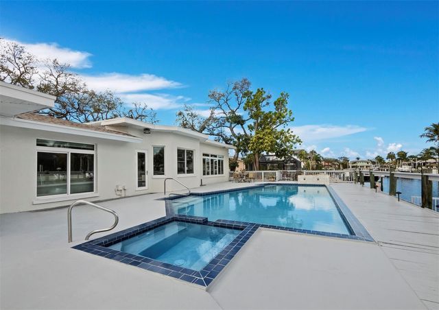 951 CONTENTO ST., Siesta Key, FL 34242