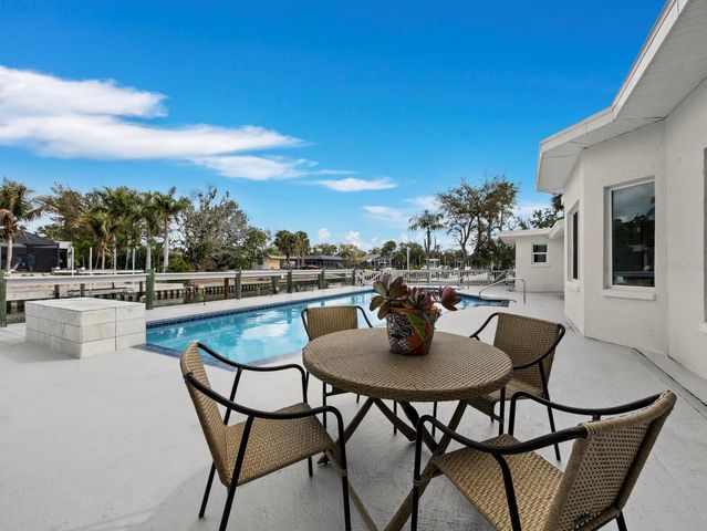 951 CONTENTO ST., Siesta Key, FL 34242