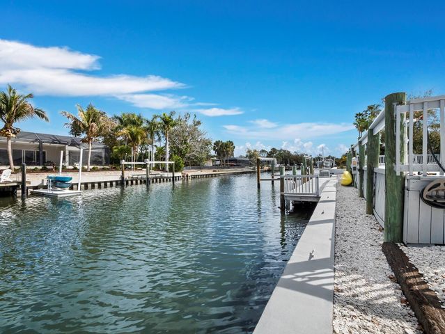 951 CONTENTO ST., Siesta Key, FL 34242