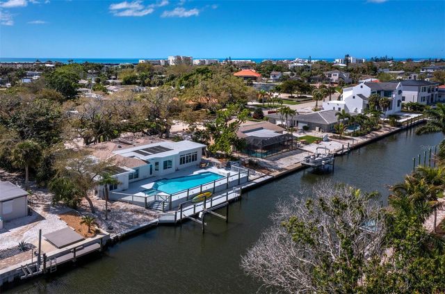 951 CONTENTO ST., Siesta Key, FL 34242