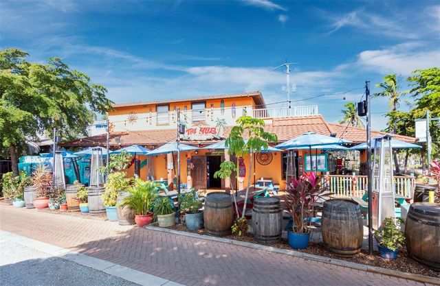 951 CONTENTO ST., Siesta Key, FL 34242