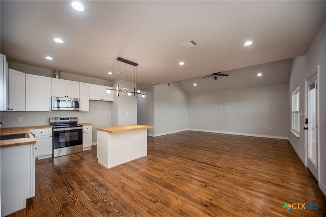 193 Powderhorn Lane, Port Lavaca, TX 77979