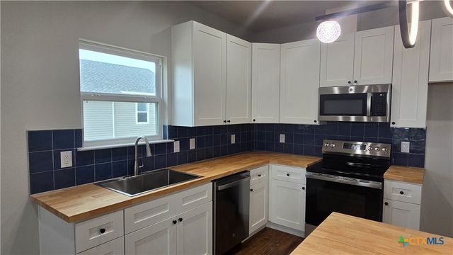 193 Powderhorn Lane, Port Lavaca, TX 77979