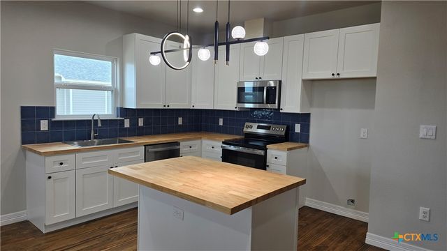 193 Powderhorn Lane, Port Lavaca, TX 77979