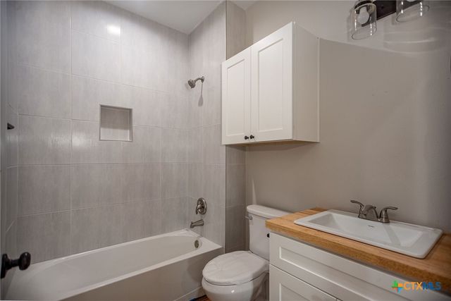 193 Powderhorn Lane, Port Lavaca, TX 77979