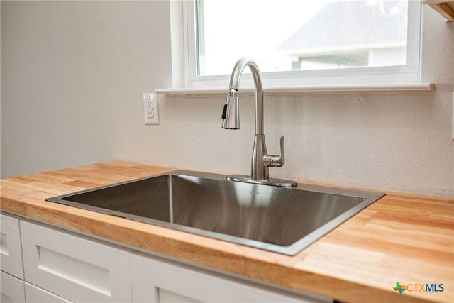 193 Powderhorn Lane, Port Lavaca, TX 77979