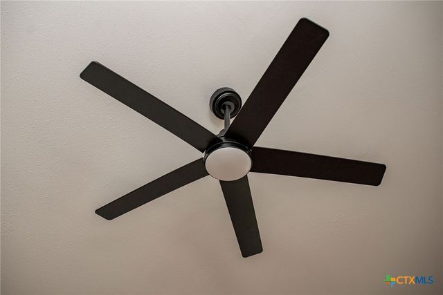 193 Powderhorn Lane, Port Lavaca, TX 77979