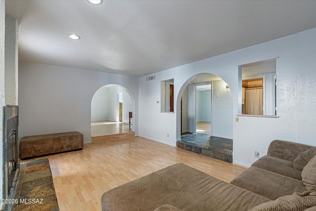 4950 E Hawthorne Street, Tucson, AZ 85711