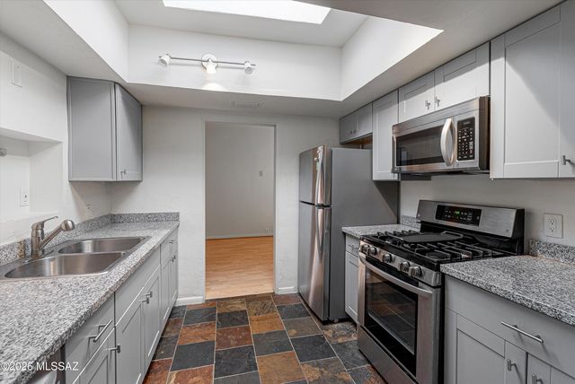 4950 E Hawthorne Street, Tucson, AZ 85711