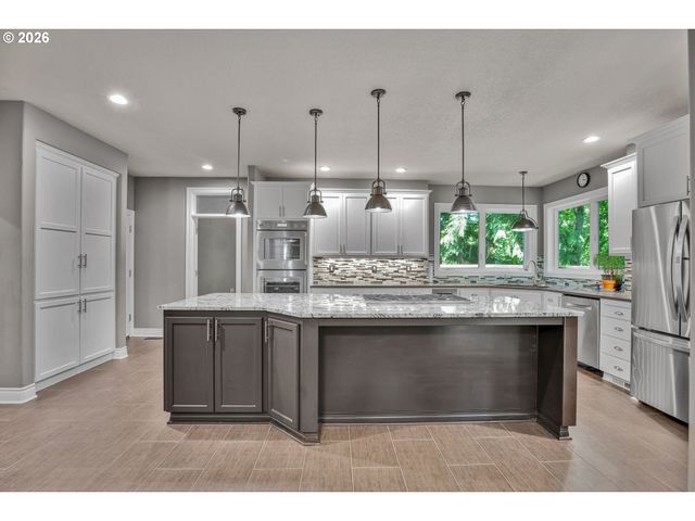 16633 WOODSMAN Ct, Lake Oswego, OR 97034