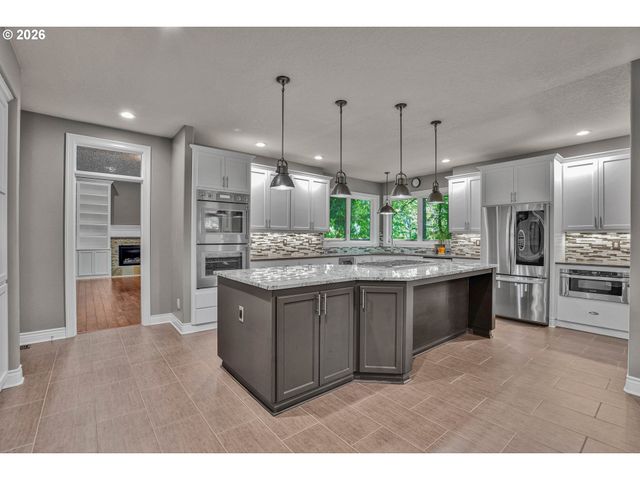 16633 WOODSMAN Ct, Lake Oswego, OR 97034