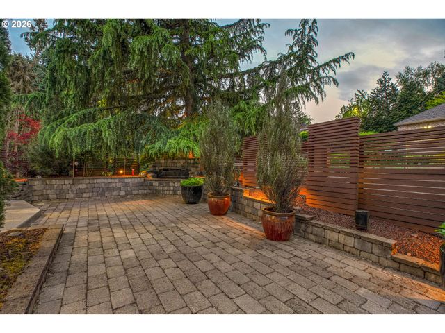 16633 WOODSMAN Ct, Lake Oswego, OR 97034