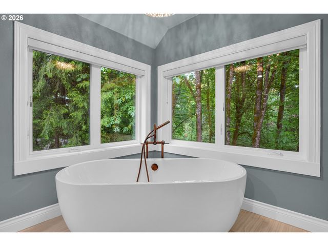 16633 WOODSMAN Ct, Lake Oswego, OR 97034