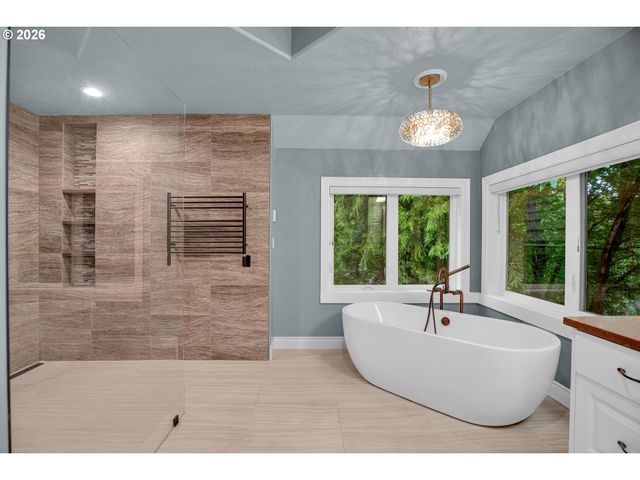 16633 WOODSMAN Ct, Lake Oswego, OR 97034