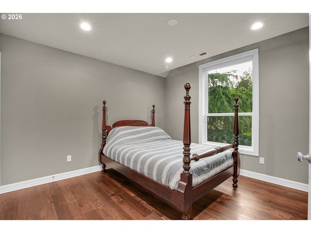 16633 WOODSMAN Ct, Lake Oswego, OR 97034
