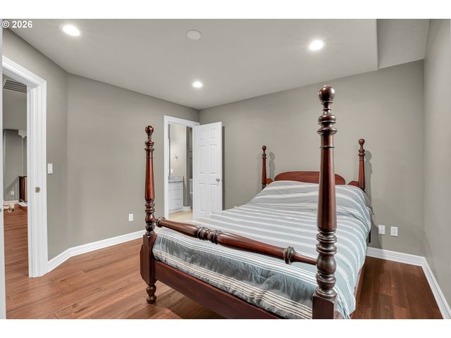 16633 WOODSMAN Ct, Lake Oswego, OR 97034
