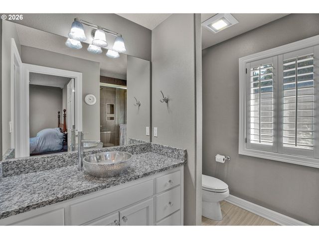 16633 WOODSMAN Ct, Lake Oswego, OR 97034