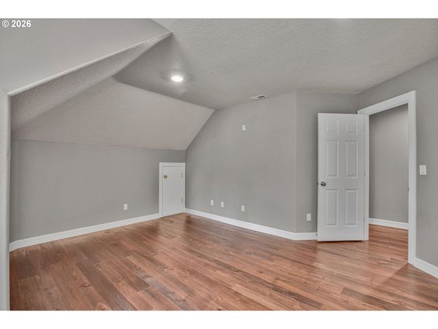 16633 WOODSMAN Ct, Lake Oswego, OR 97034