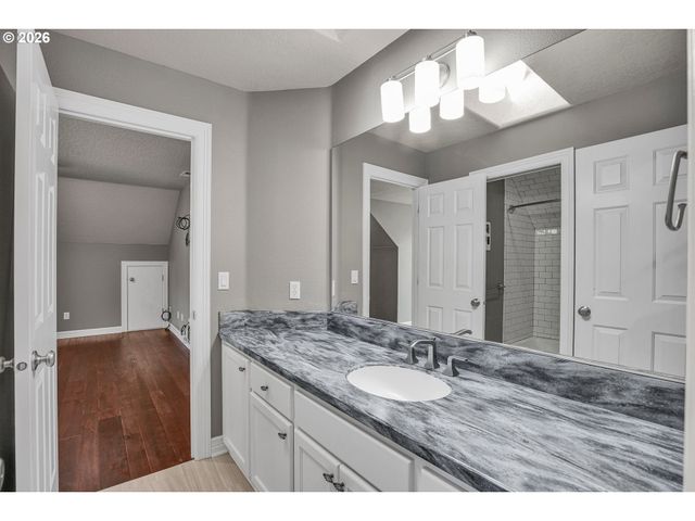 16633 WOODSMAN Ct, Lake Oswego, OR 97034