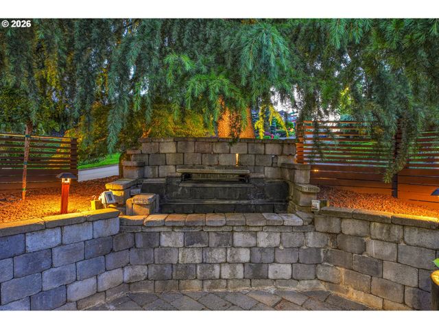16633 WOODSMAN Ct, Lake Oswego, OR 97034