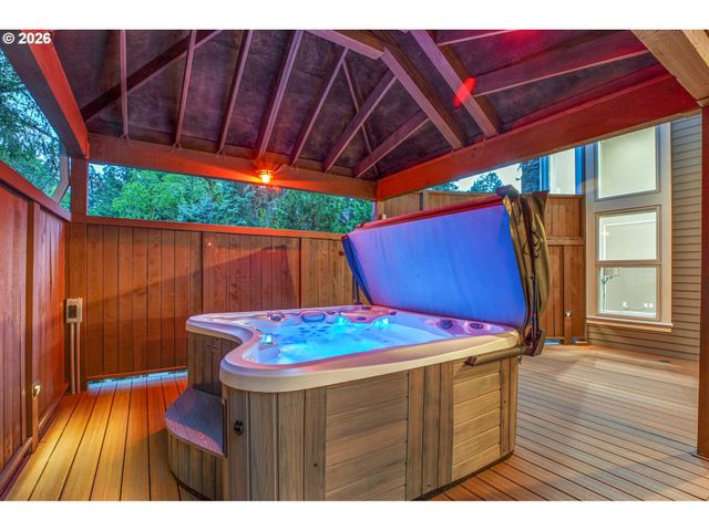 16633 WOODSMAN Ct, Lake Oswego, OR 97034