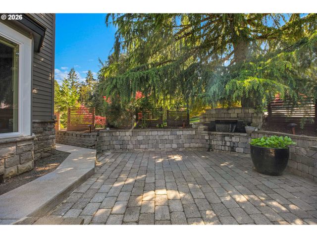 16633 WOODSMAN Ct, Lake Oswego, OR 97034