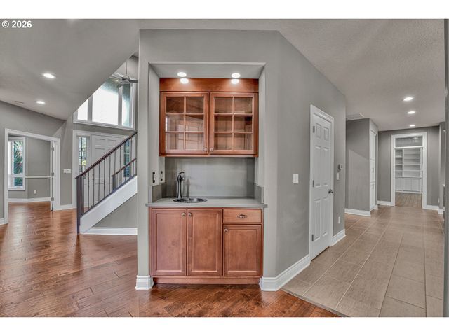 16633 WOODSMAN Ct, Lake Oswego, OR 97034