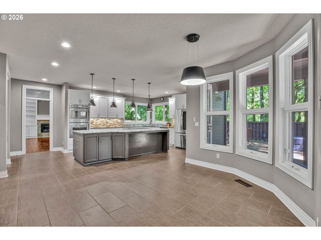 16633 WOODSMAN Ct, Lake Oswego, OR 97034