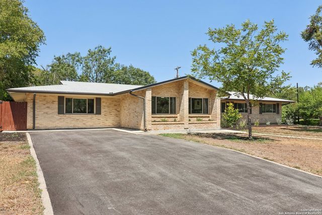 131 Shadywood Ln, San Antonio, TX 78230
