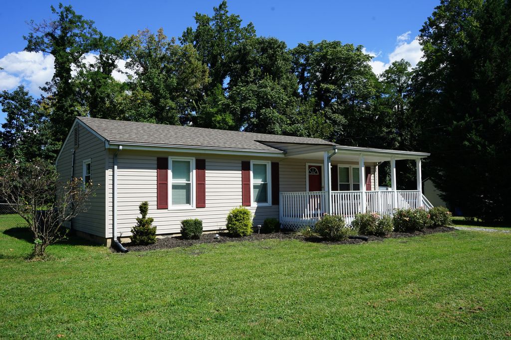 102 Ross ST, Salem, VA 24153