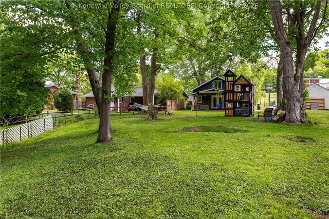 1005 S B Street, St Albans, WV 25177