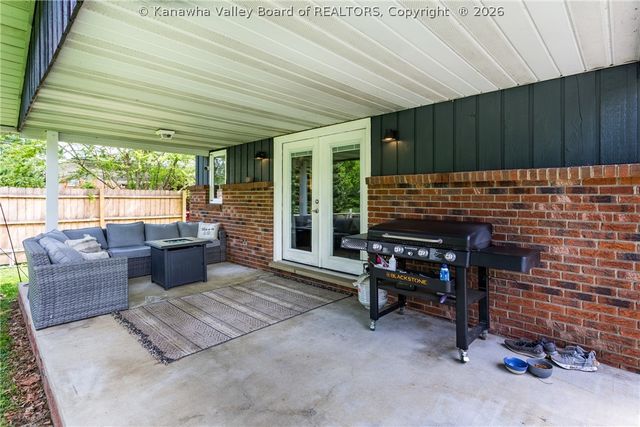 1005 S B Street, St Albans, WV 25177
