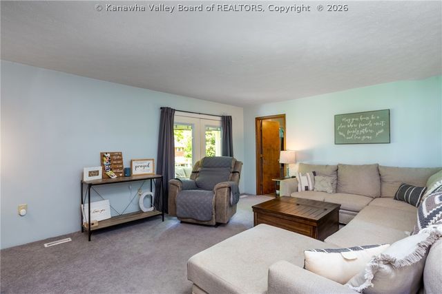 1005 S B Street, St Albans, WV 25177