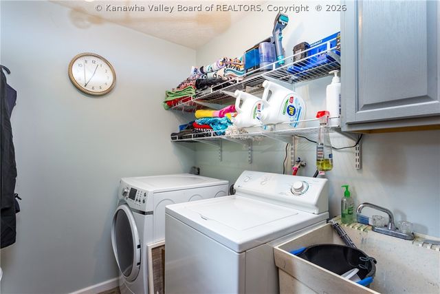 1005 S B Street, St Albans, WV 25177
