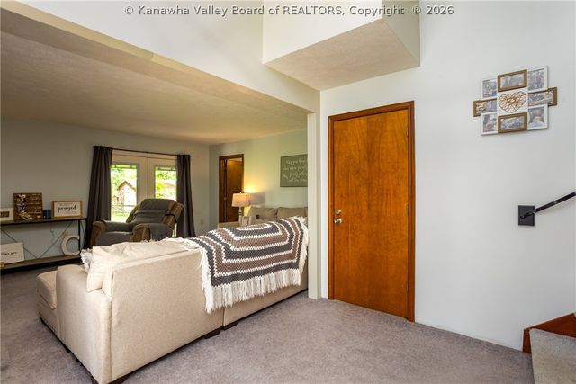 1005 S B Street, St Albans, WV 25177