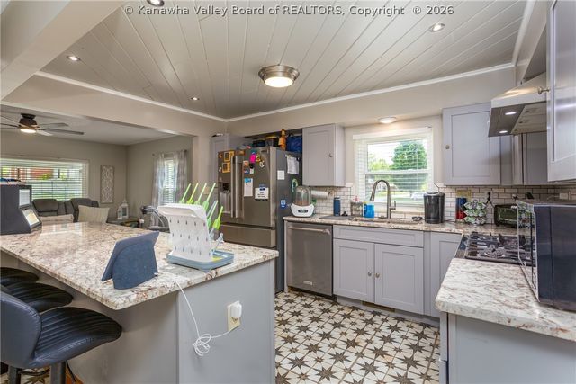1005 S B Street, St Albans, WV 25177